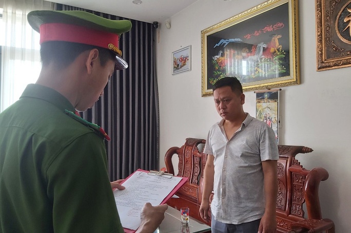 Vay 8 ty bang so do cua nguoi khac, giam doc bi bat giam hinh anh