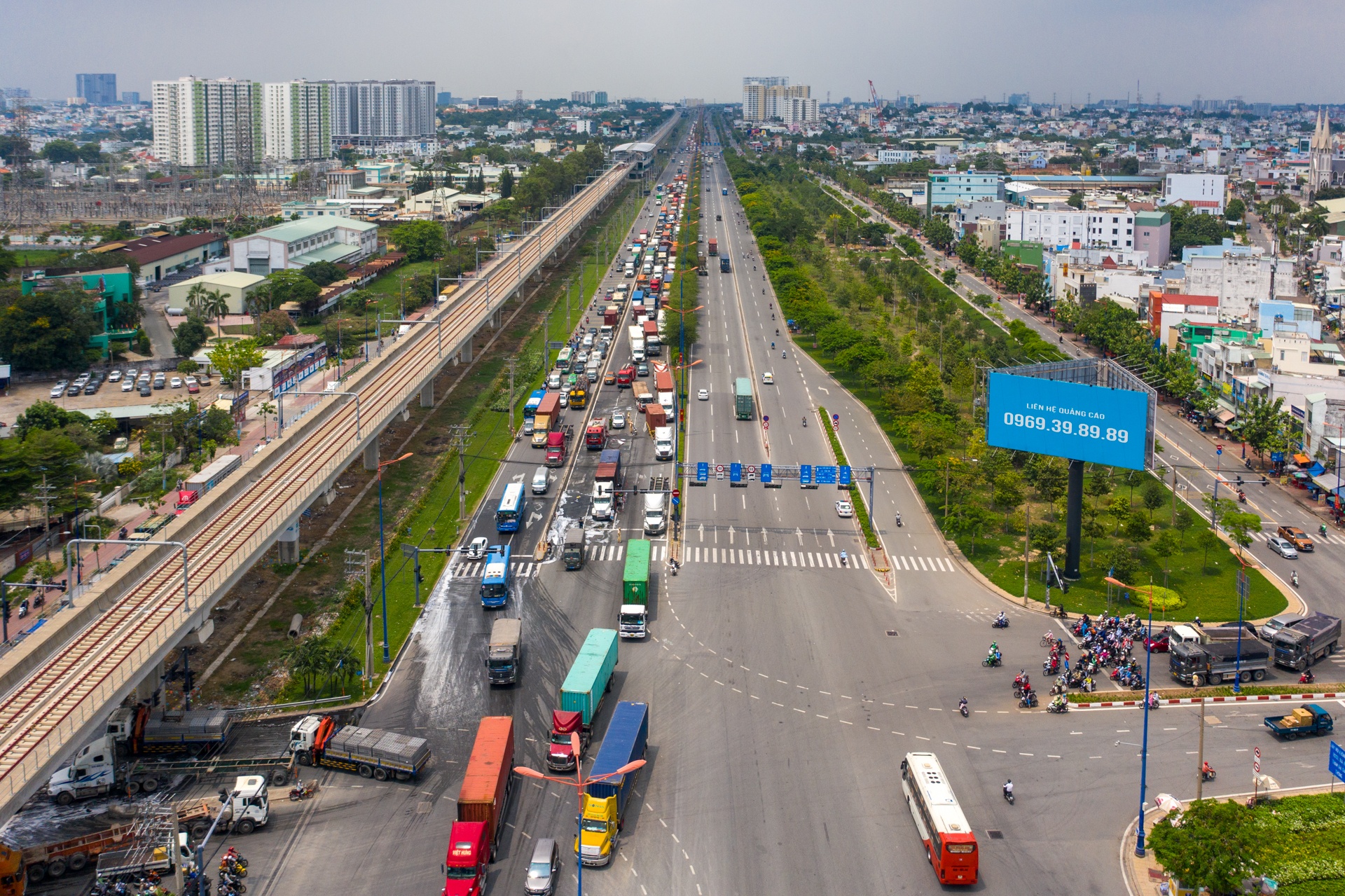 chay xe dau keo conntainer anh 7