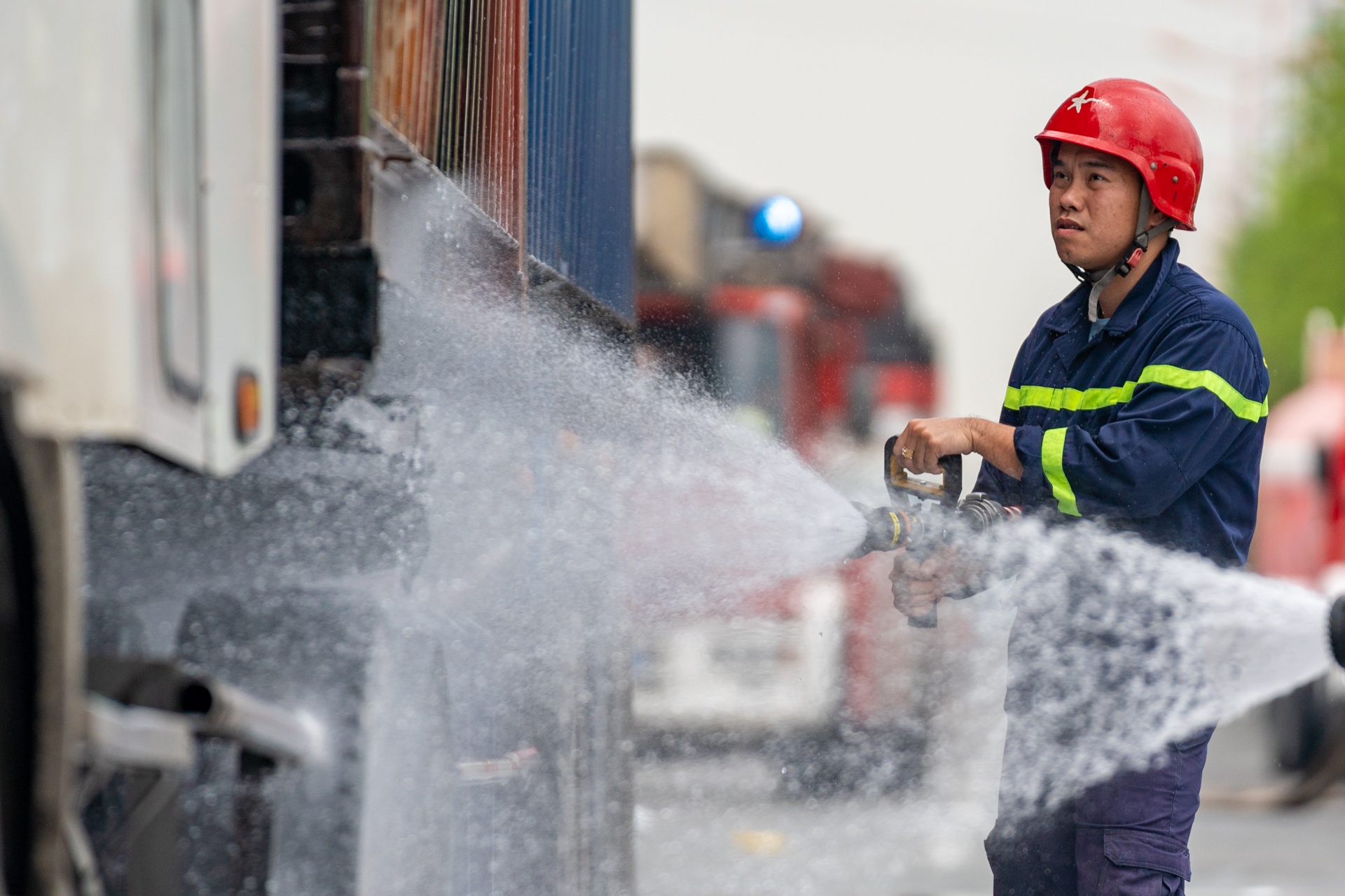 chay xe dau keo conntainer anh 6