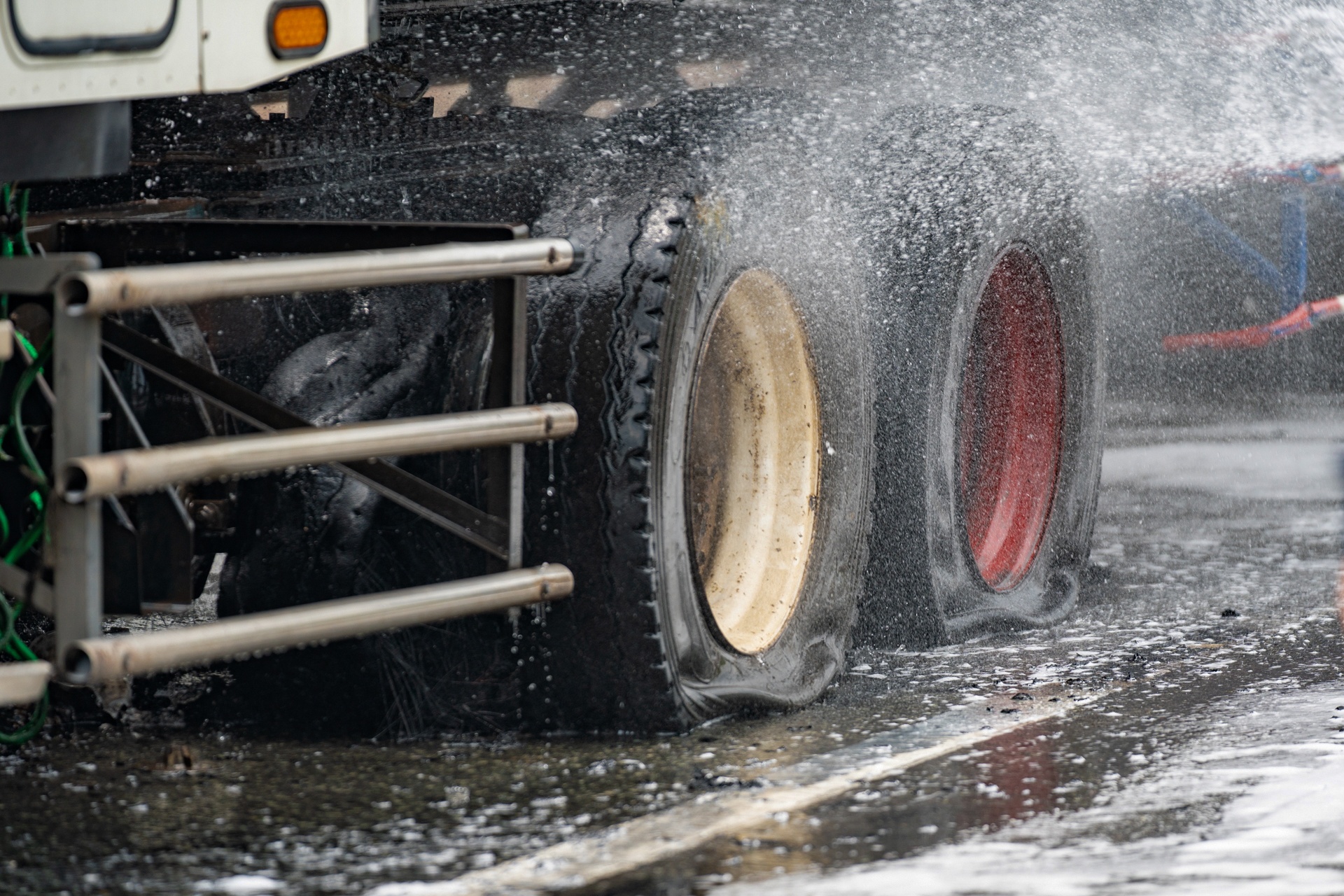 chay xe dau keo conntainer anh 5