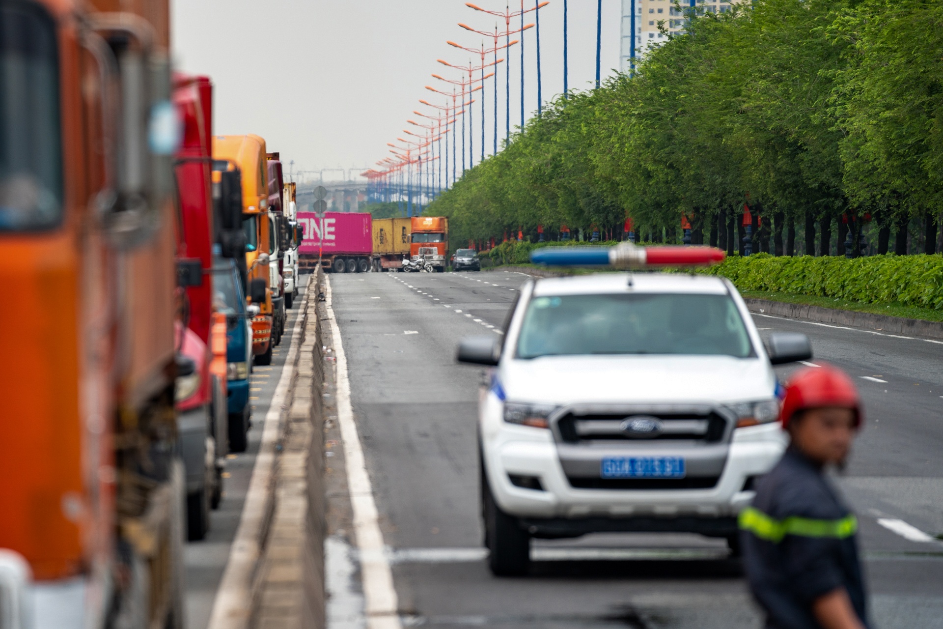 chay xe dau keo conntainer anh 3