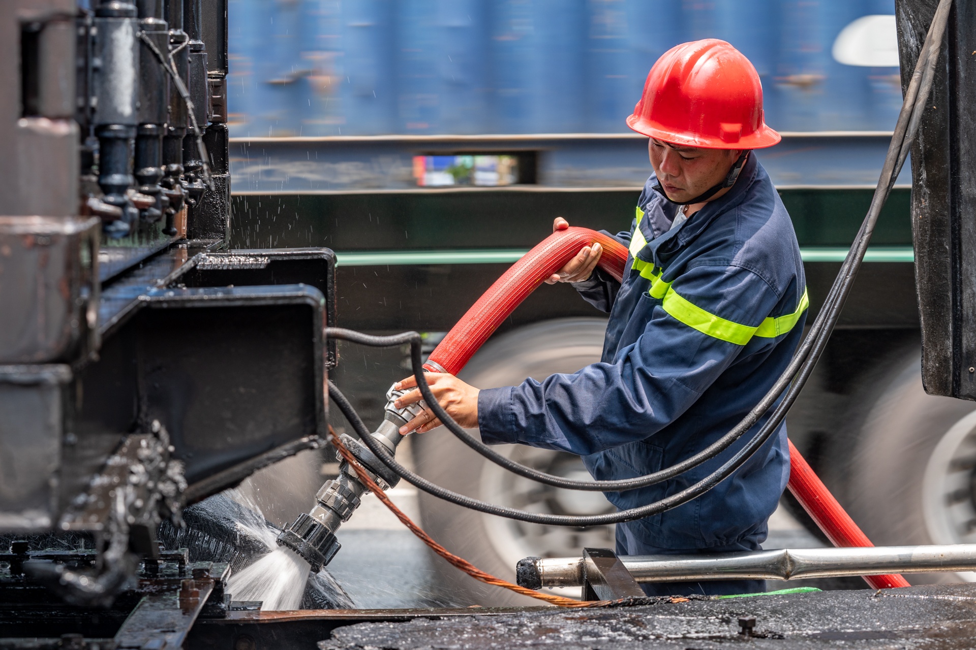 chay xe dau keo conntainer anh 4