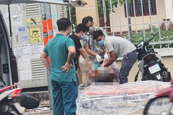 Xe may tong vao tu dien, nam thanh nien tu vong o TP.HCM hinh anh