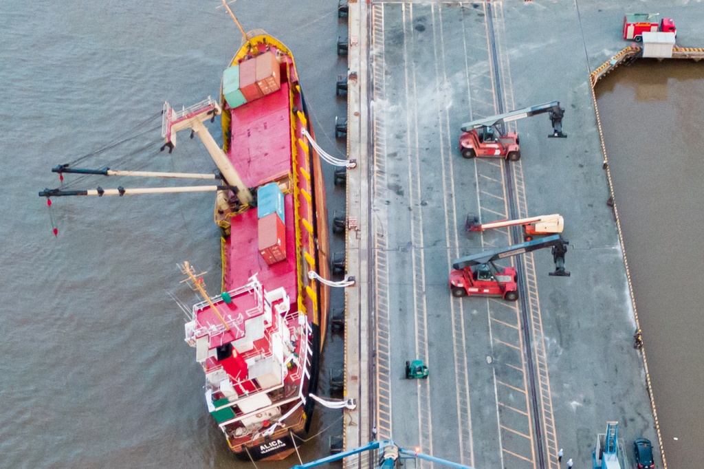 nghieng tau hang o song Soai Rap anh 1