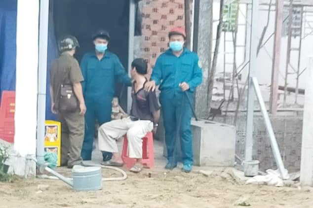 gan dut lia canh tay khi bi truy sat anh 1