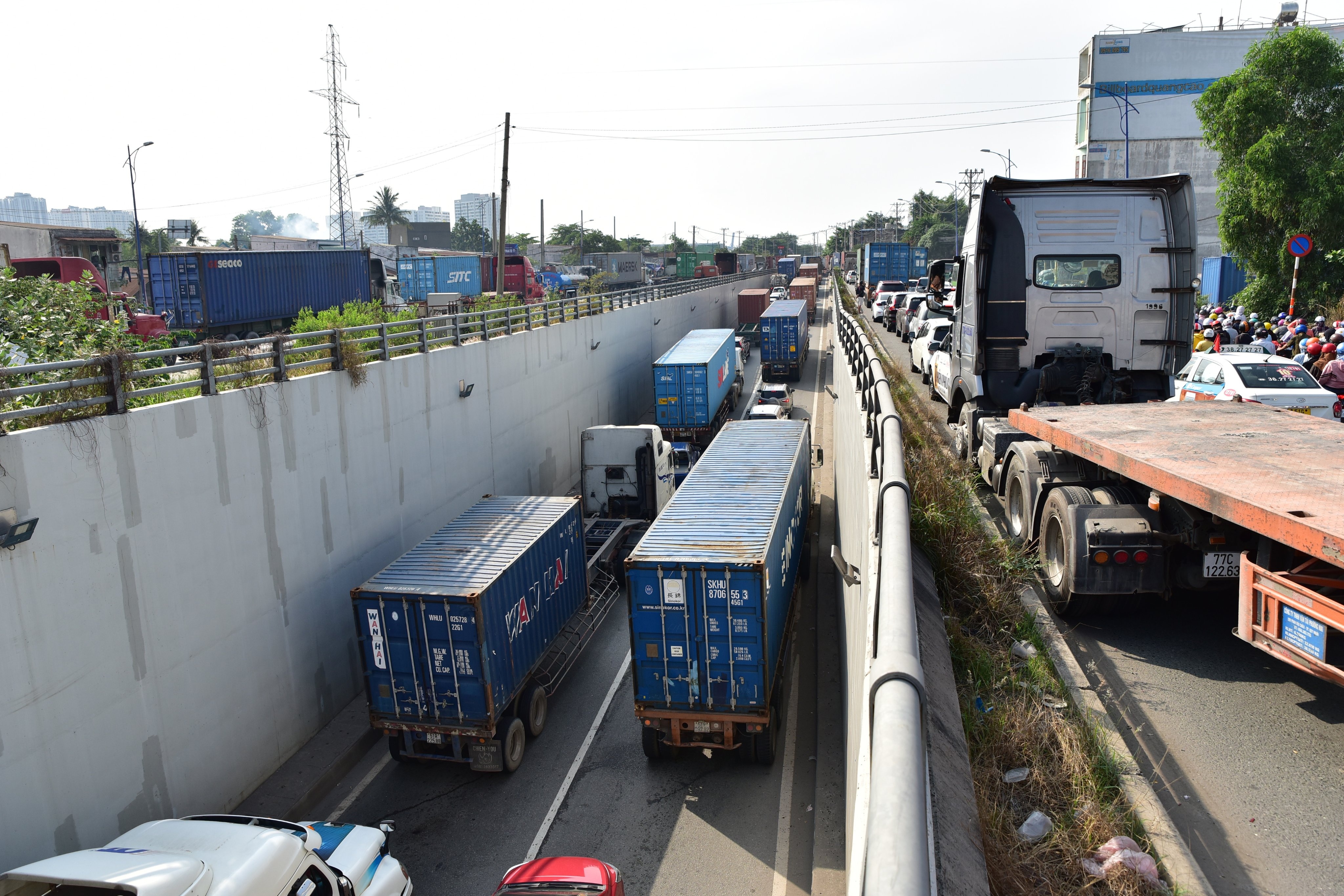 ket xe pha Cat Lai anh 1