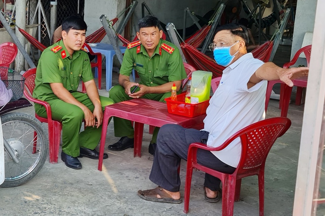 Truy tim 2 thanh nien gay tai nan roi bo tron hinh anh