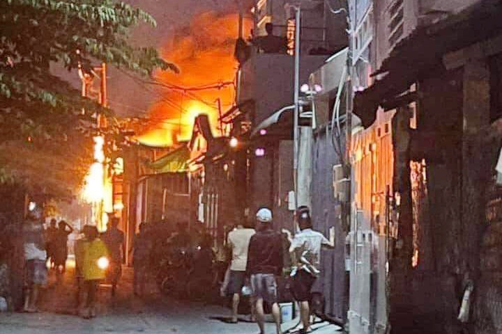 chay xuong san xuat ghe anh 1