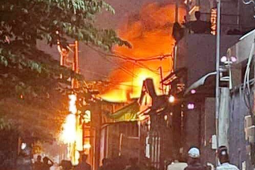 Lua thieu rui co so san xuat ghe sofa o TP.HCM hinh anh