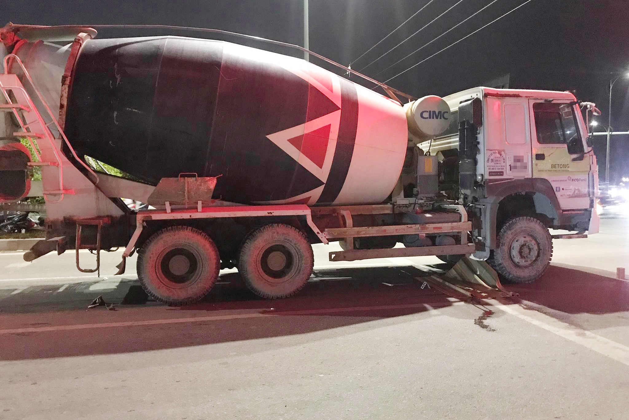 xe bon can chet nguoi anh 1