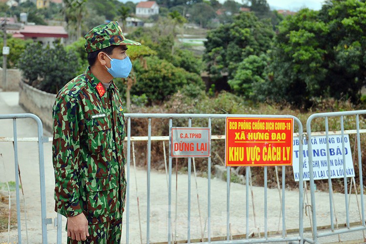 Dinh chi mot can bo o Hai Duong vi lo la phong chong Covid-19 hinh anh