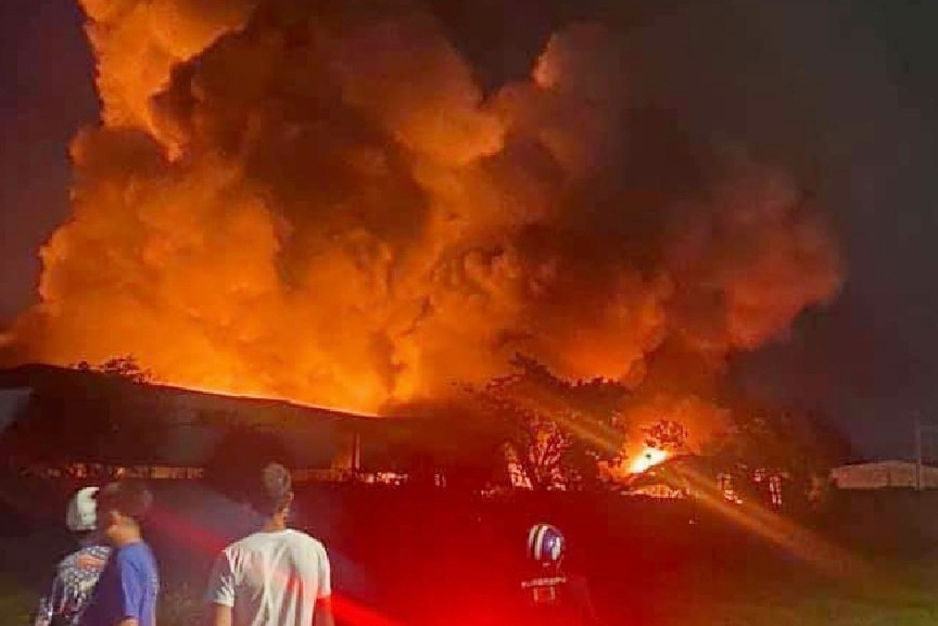 Cong ty san xuat thung xop bi thieu rui trong dem hinh anh