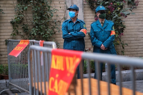 Cach ly 5 can bo cong an tiep xuc ca nghi mac Covid-19 o Dong Nai hinh anh