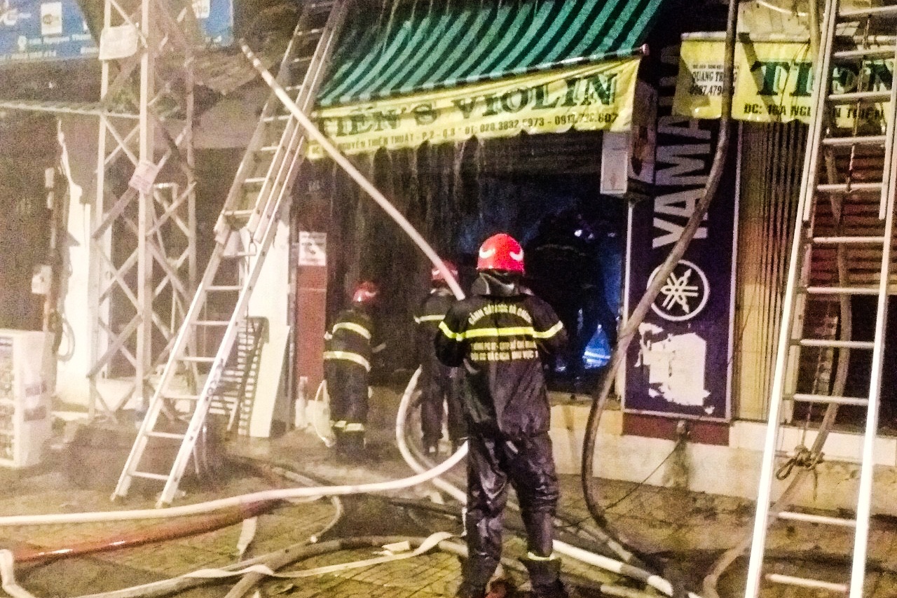 Hai nan nhan trong vu chay nha o TP.HCM da tu vong hinh anh