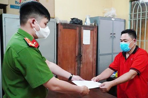 Xuc pham doan kiem tra phong Covid-19, chu quan ca phe bi xu phat hinh anh