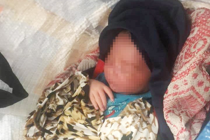 Be trai bi bo roi o TP.HCM duoc nguoi than den nhan hinh anh