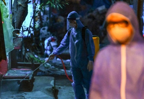 Nguoi mac Covid-19 ghe Long An, mot quan an bi phong toa hinh anh