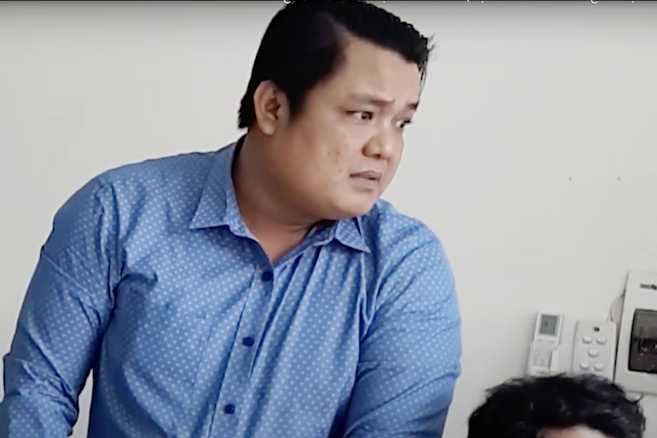 Tong giam doc Cong ty Phu An Thinh Land dung chieu doc du khach hang hinh anh