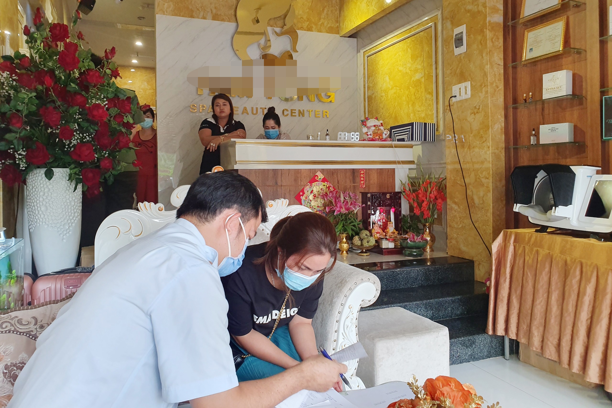 Vi pham phong dich Covid-19, hai co so kinh doanh bi xu phat hinh anh