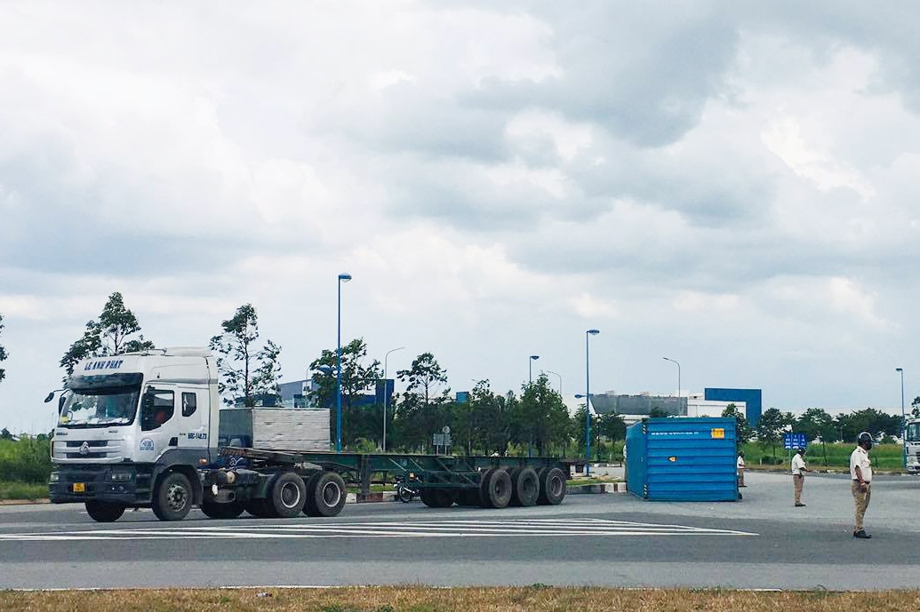 thung container roi xuong duong anh 1