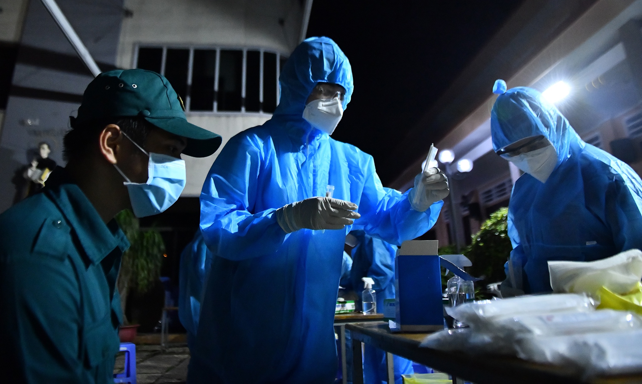 Phat hien F1, cong ty o Dong Nai cho hon 18.000 cong nhan tam nghi hinh anh