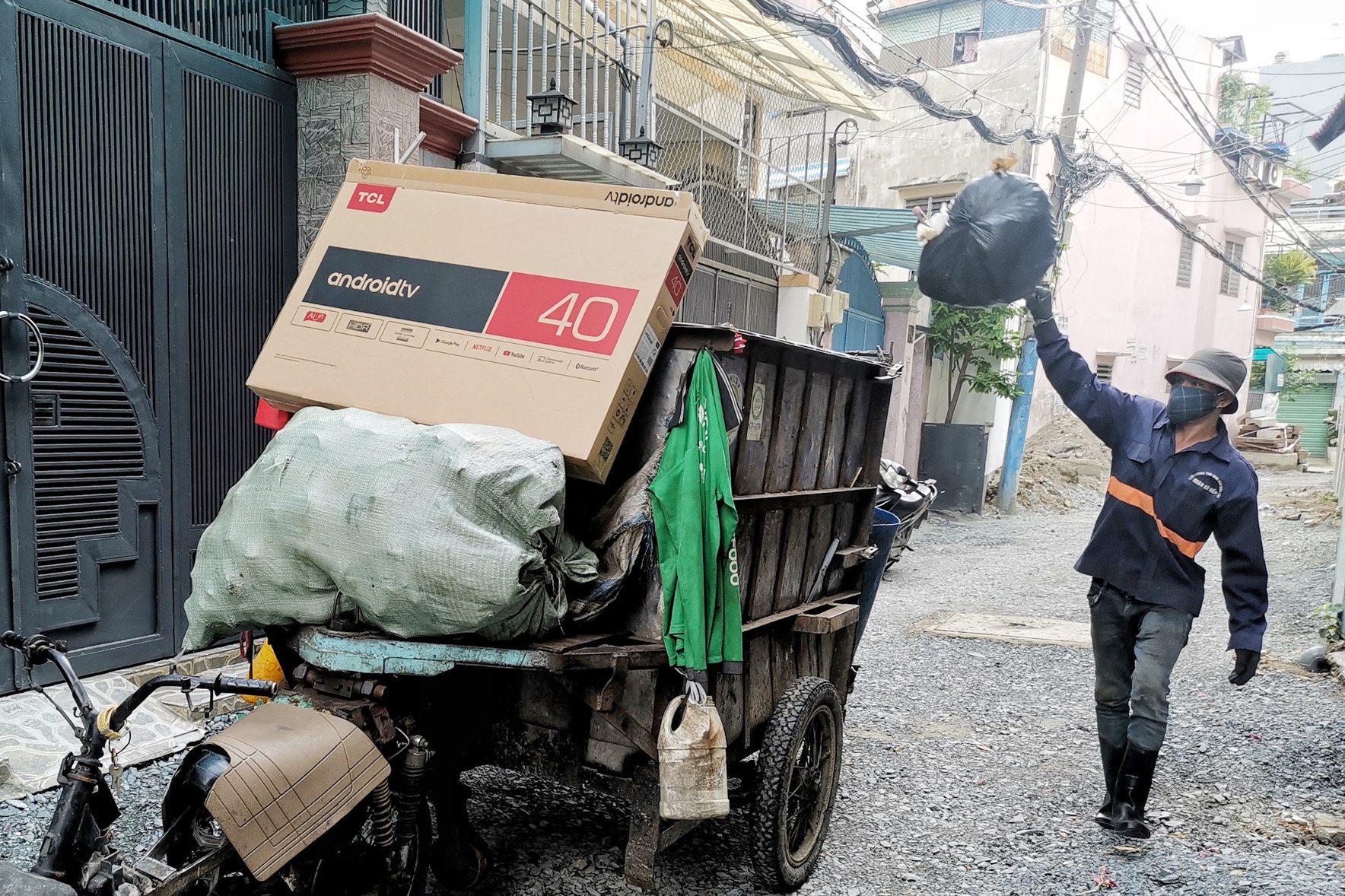 Nguoi nghi mac Covid-19 di gom rac nhieu diem o Vung Tau hinh anh