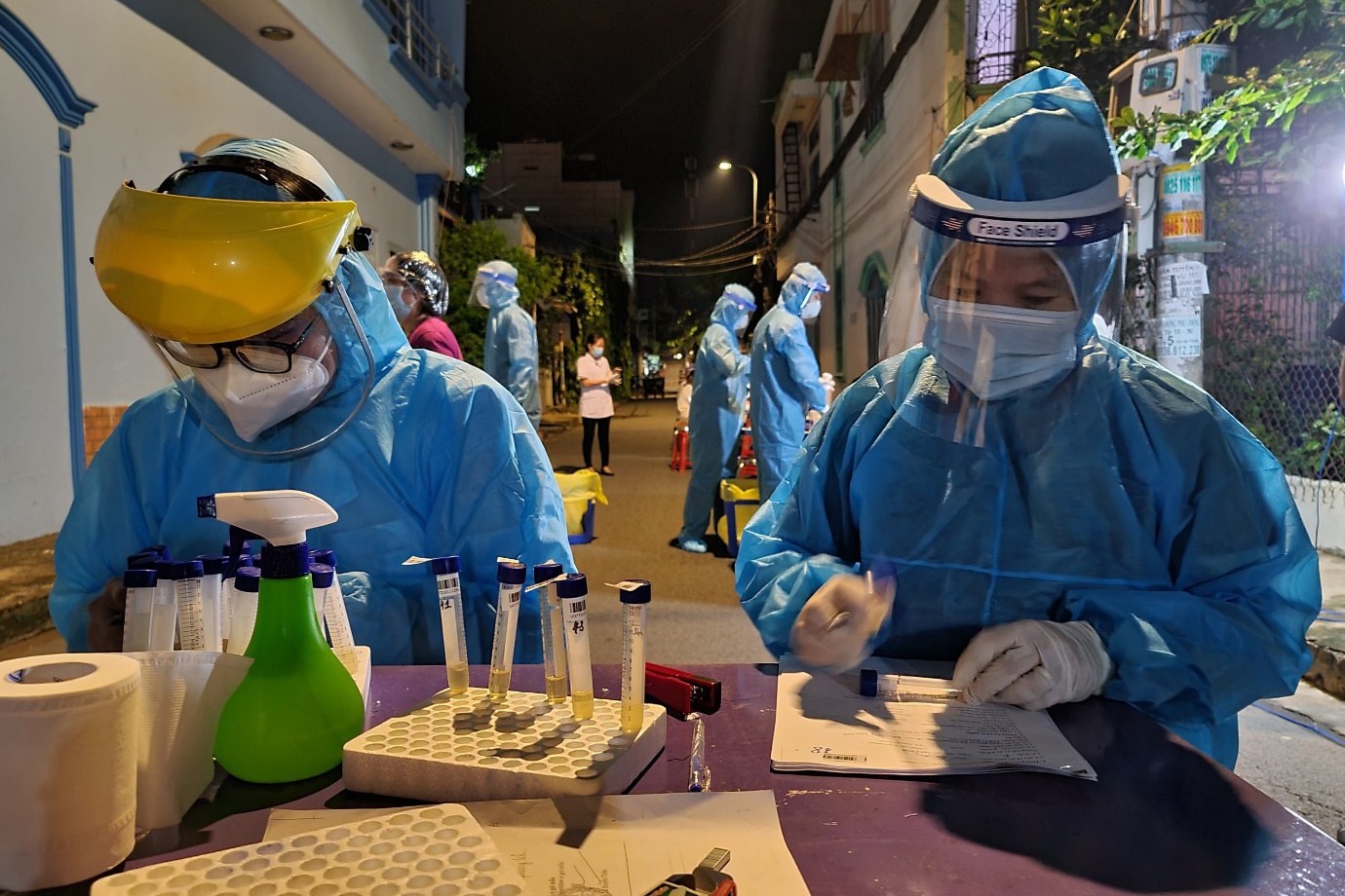 canh sat PCCC mac Covid-19 anh 1