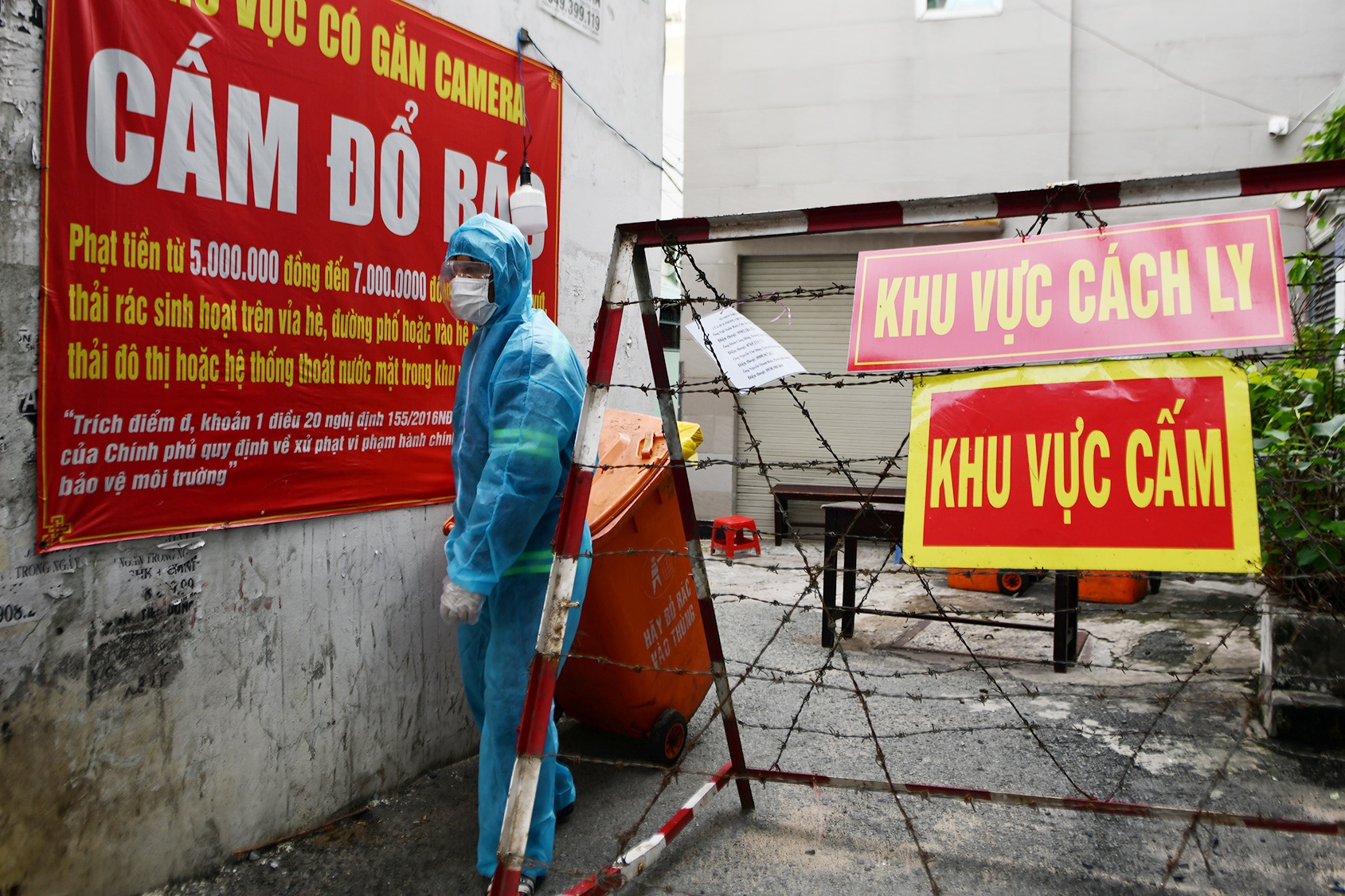 Them 2 ca nhiem nCoV trong cong dong, Dong Nai phong toa nhieu noi hinh anh