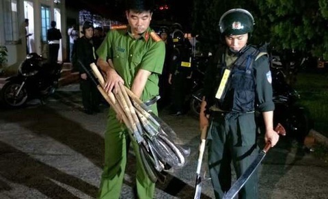 Cong an Dong Nai chan nhom thanh nien chuan bi hon chien hinh anh