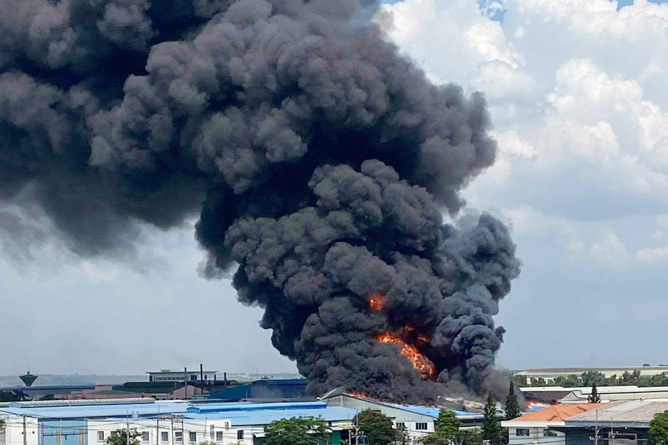 Chay lon tai cong ty san xuat hoa chat o Dong Nai hinh anh