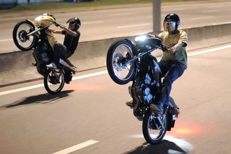 Nhom 'quai xe' gay nao loan khu dan cu o TP.HCM hinh anh