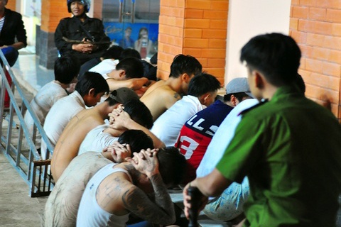 Tam giam 7 bi can danh chet hoc vien cai nghien o Dong Nai hinh anh