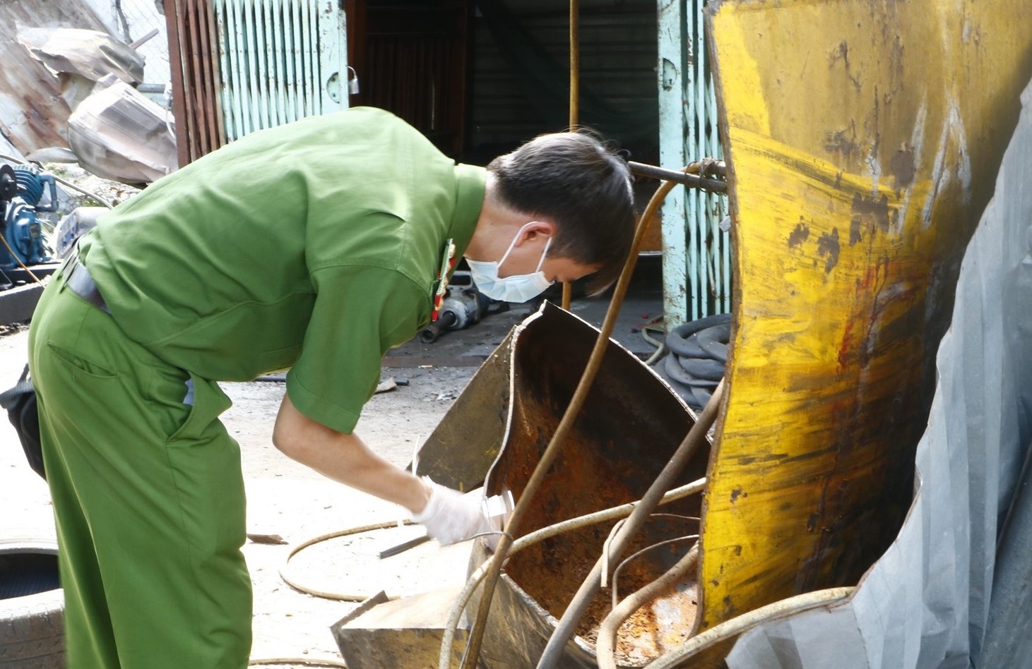 Nu chu quan chao vit bi sat hai hinh anh