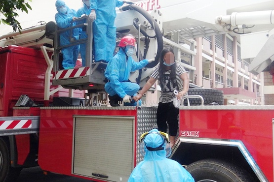 nhay lau trong khu cach ly anh 1