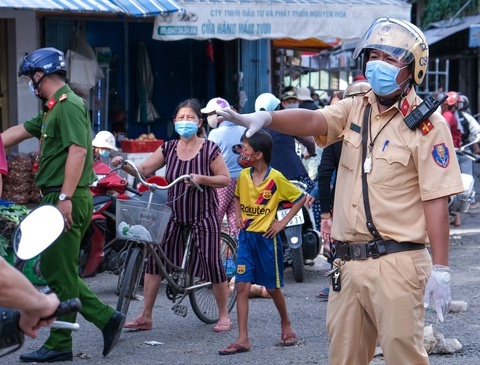 Hang tram vi pham Chi thi 16 duoc nguoi dan gui den ung dung Help 114 hinh anh