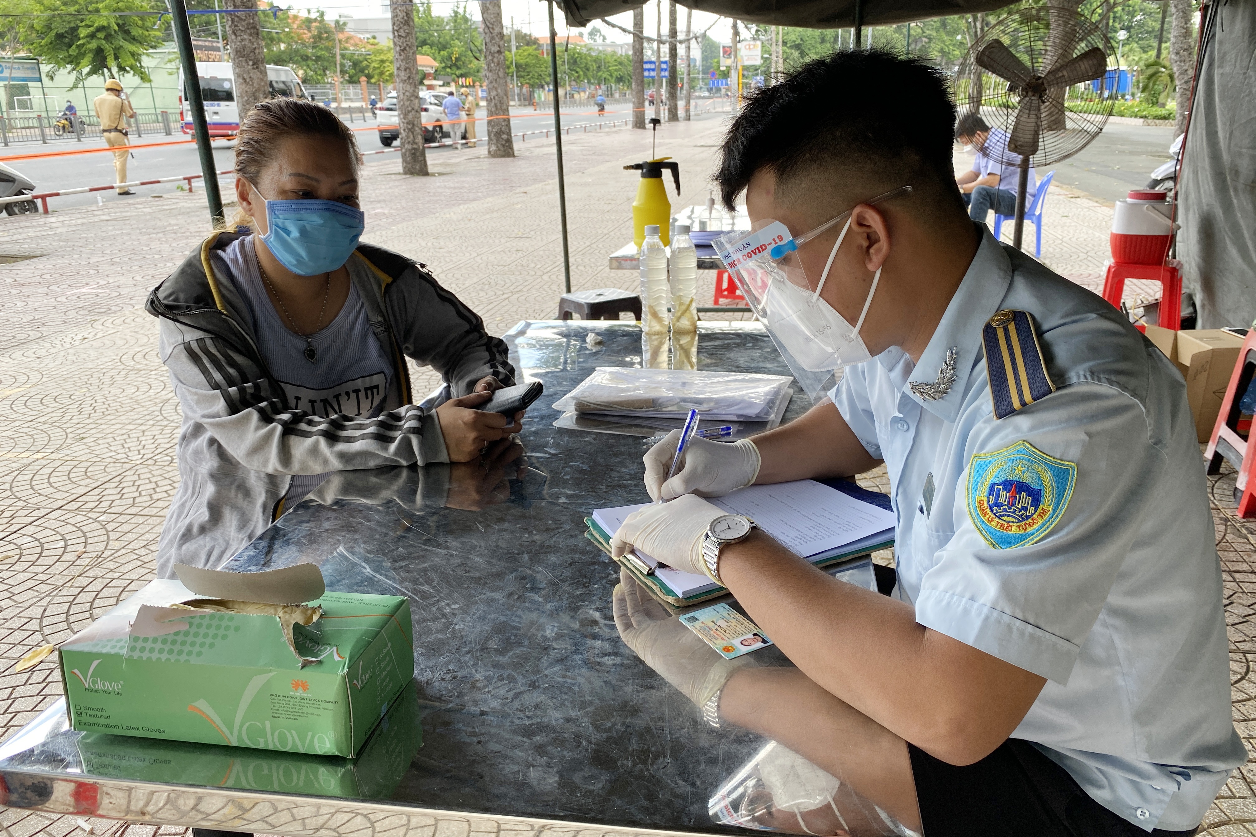 dich Covid-19 bung phat tai TP.HCM anh 1