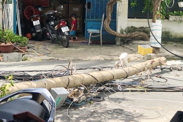 Xe container keo do nhieu tru dien o TP.HCM hinh anh