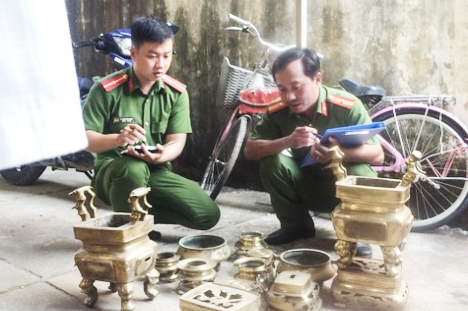 Bang nhom chuyen di trom lu dong sa luoi hinh anh