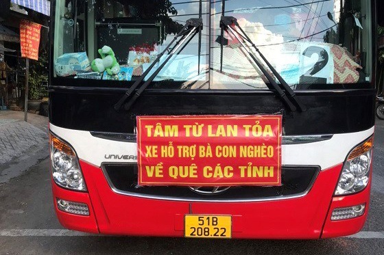 Xu phat nhieu tai xe dua nguoi roi khoi TP.HCM trai phep hinh anh