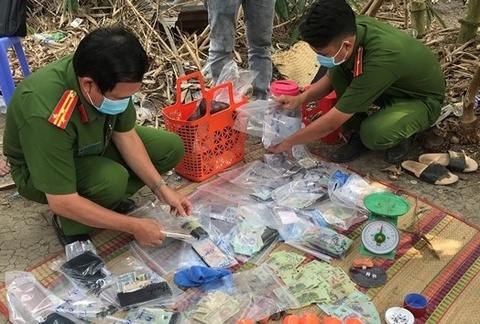 Danh bac trong dot dich, 6 nguoi bi phat hon 105 trieu hinh anh