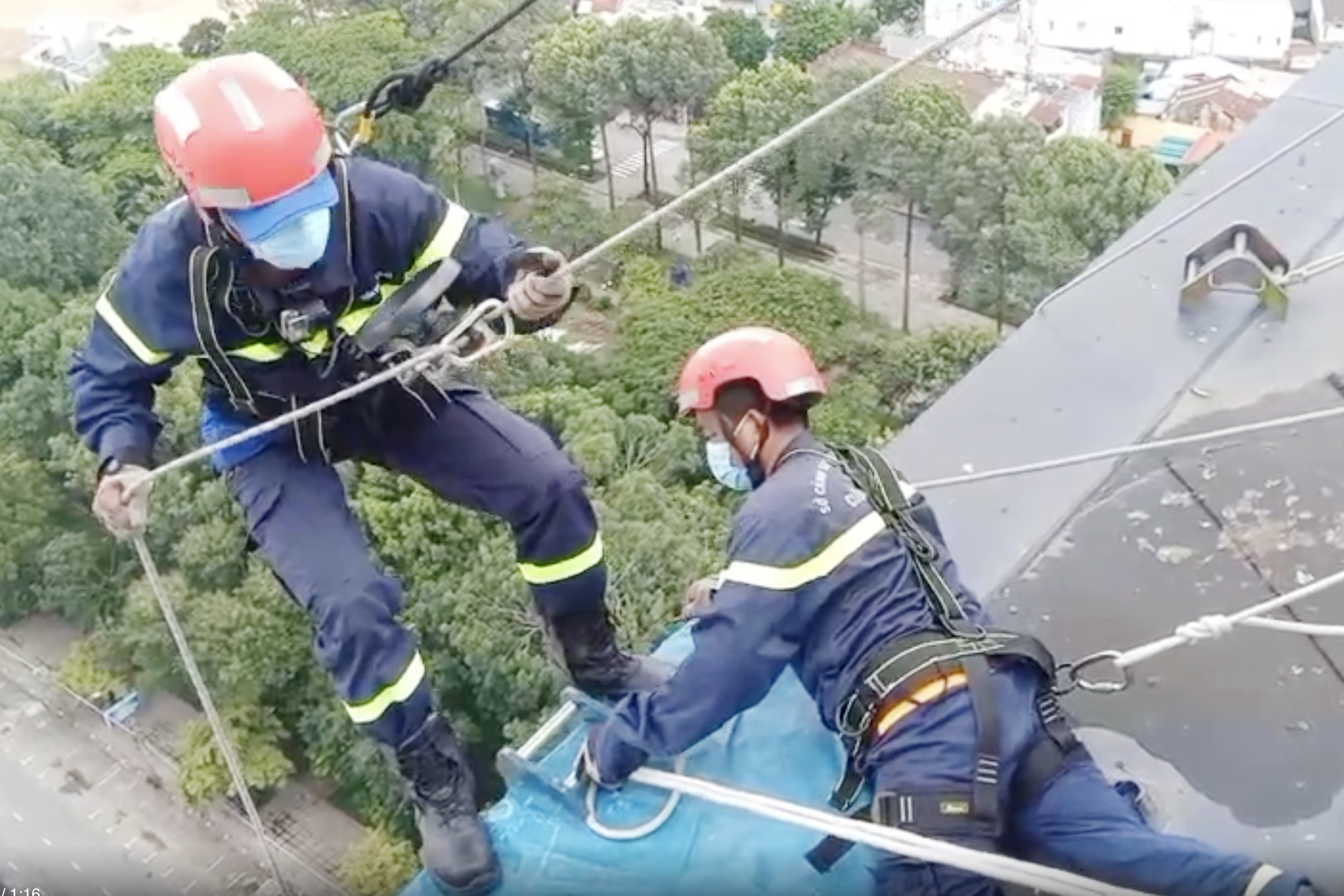 hop den roi xuong duong anh 1