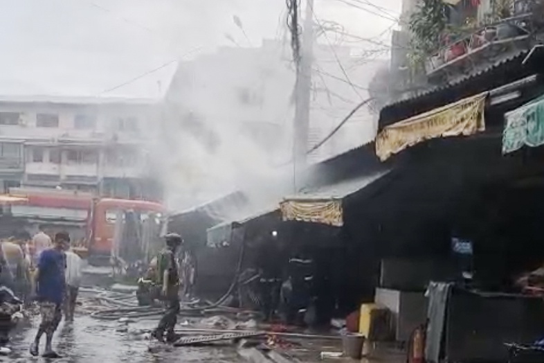 Canh sat dap lua, cuu ba lao 73 tuoi o TP.HCM hinh anh