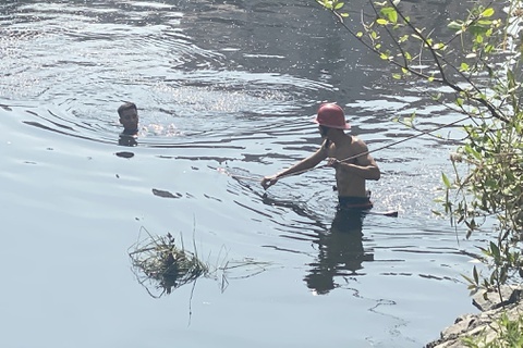 Ba lao nhay cau Nguyen Tri Phuong o TP.HCM hinh anh