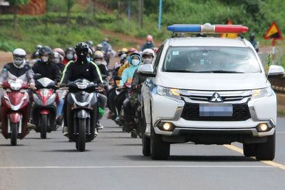 Dong Thap don hon 100 cong dan mac ket o Long An ve que hinh anh