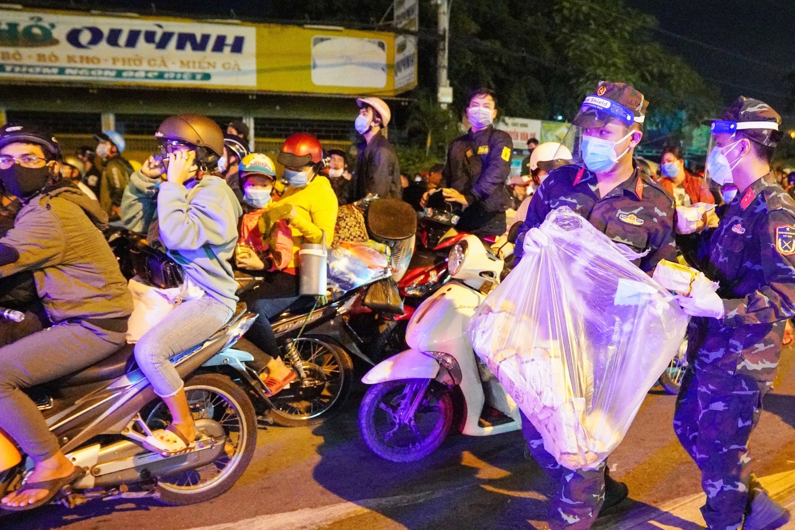 Long An de nghi 16 tinh don hon 1.000 nguoi ve que tranh dich hinh anh