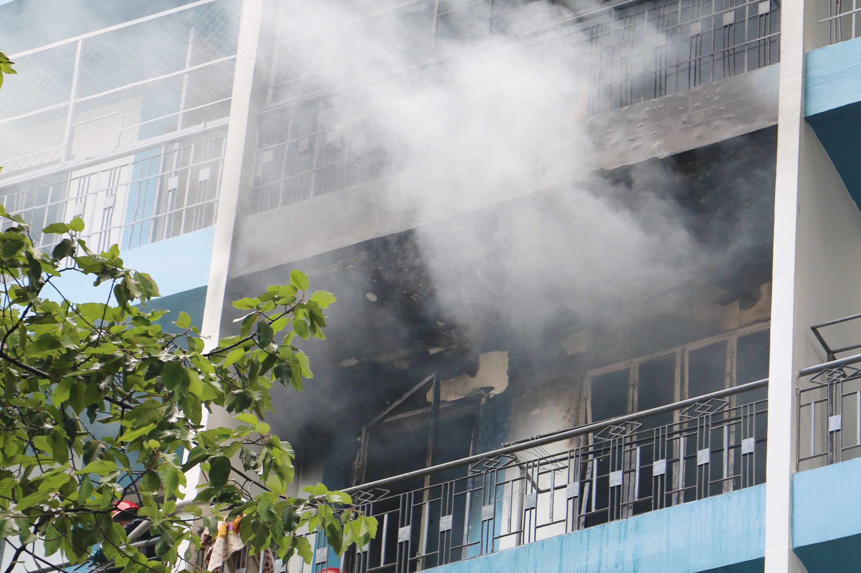 Chay ky tuc xa Dai hoc Kinh te TP.HCM hinh anh