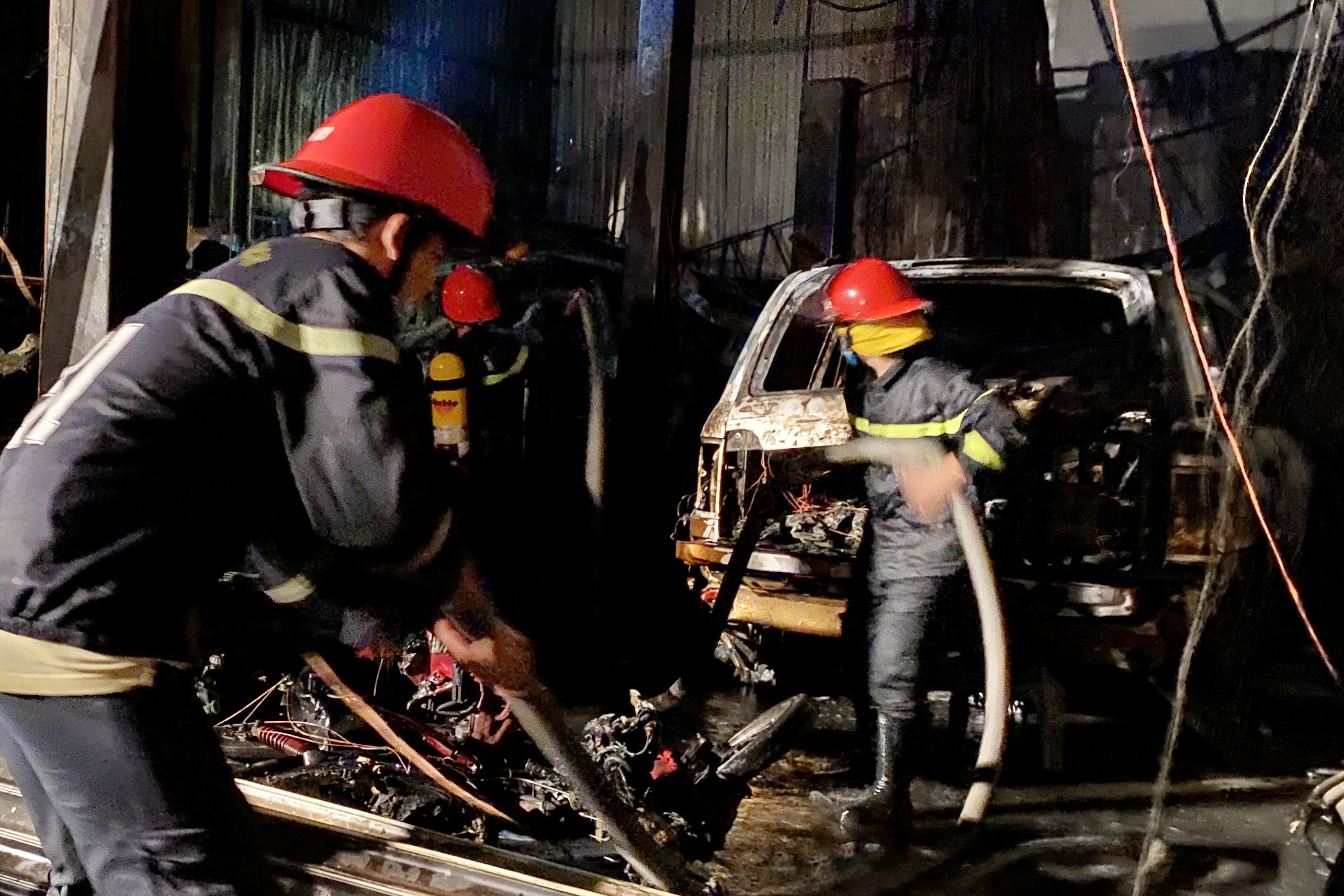 Nhan chung ke ve vu chay gara o TP.HCM hinh anh