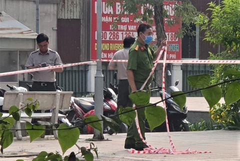 Nguoi dan ong roi tu tang cao chung cu o TP.HCM hinh anh