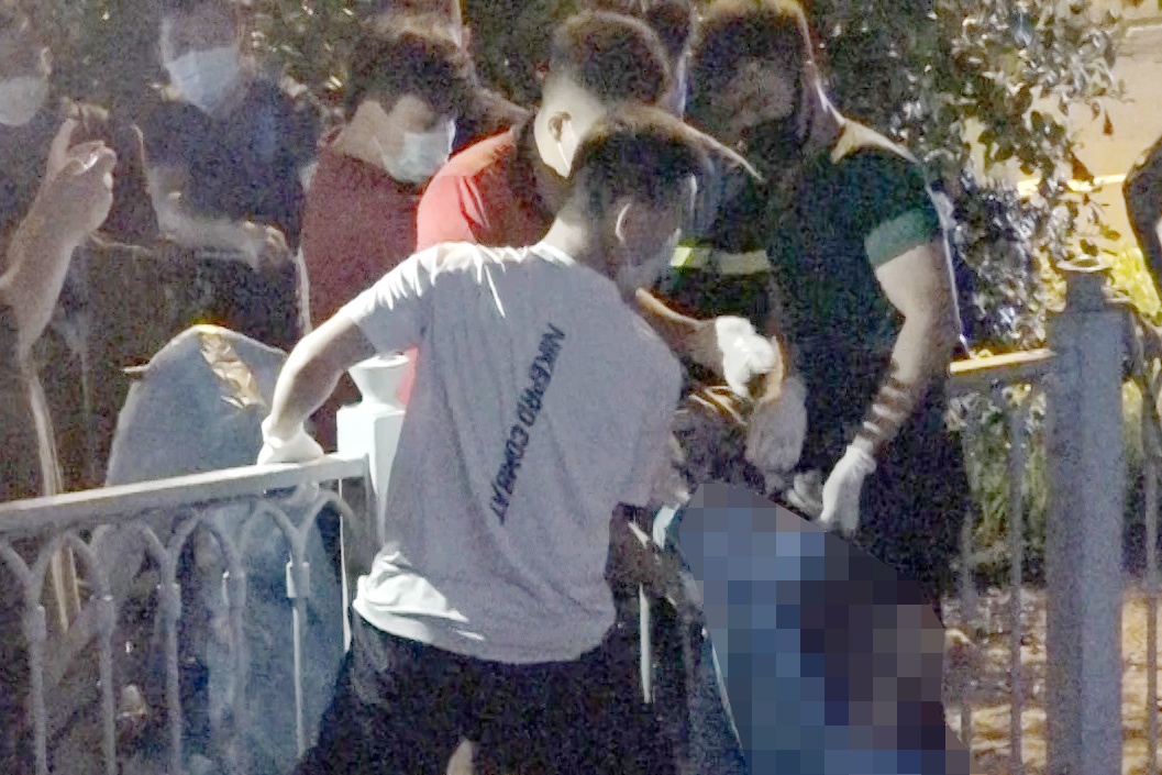 Thi the nguoi dan ong duoi kenh Nhieu Loc - Thi Nghe hinh anh