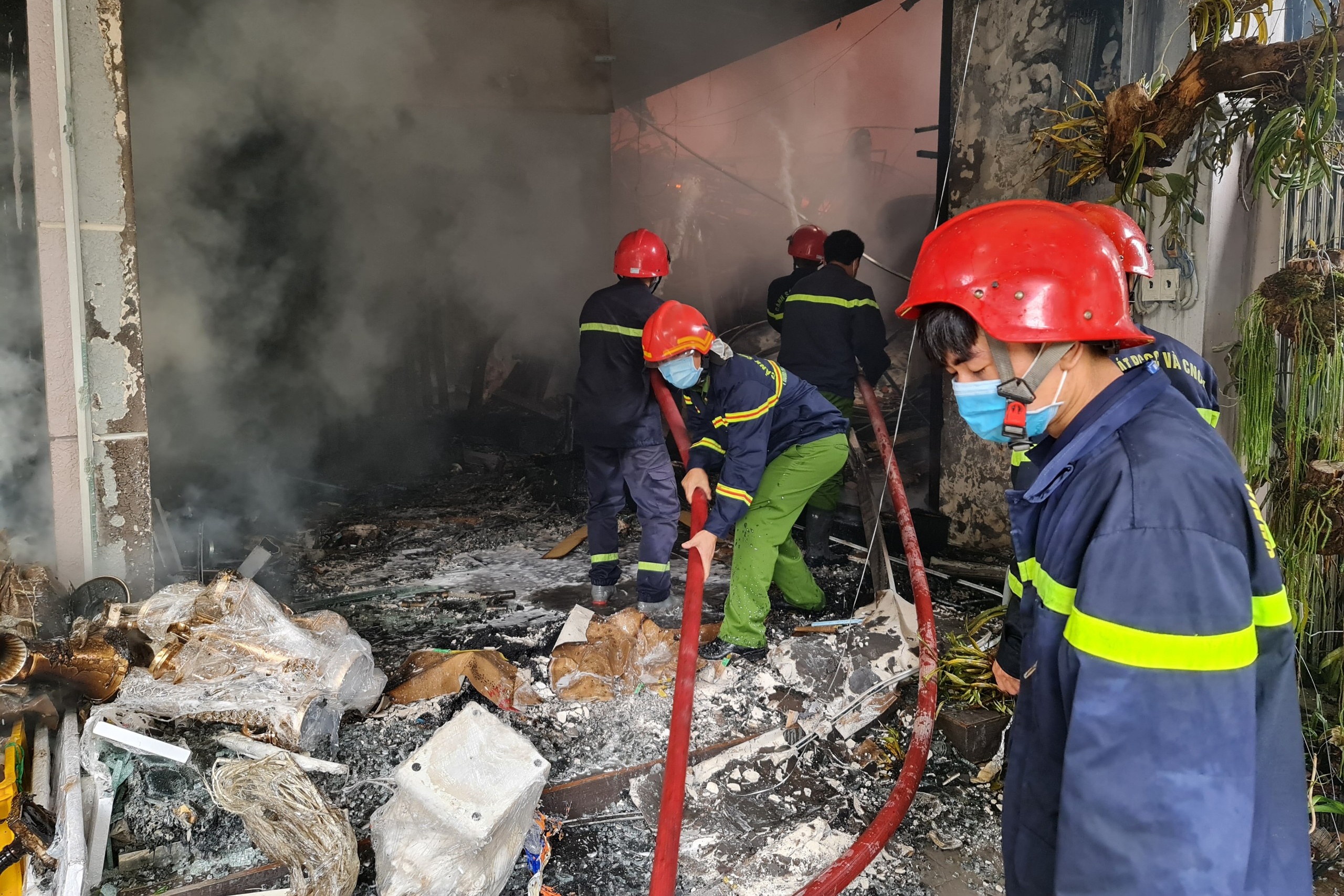 Hoa hoan thieu rui nha kho o TP.HCM anh 1